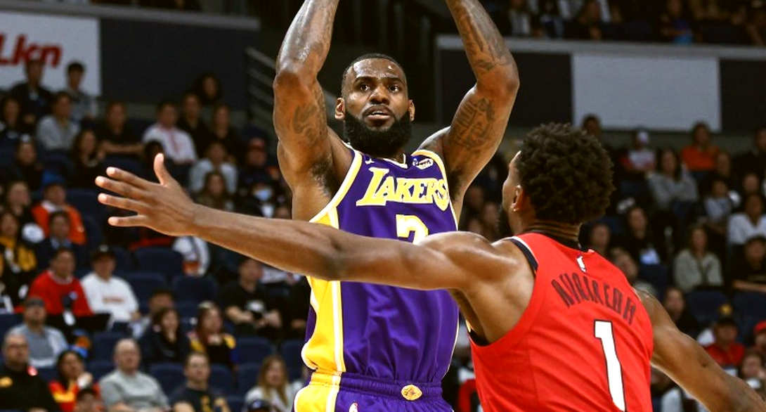 LeBron James mặc áo số 9 ở Philadelphia: 10.000 vé giá 10 đô và hóa đơn thật chưa ai dám đọc