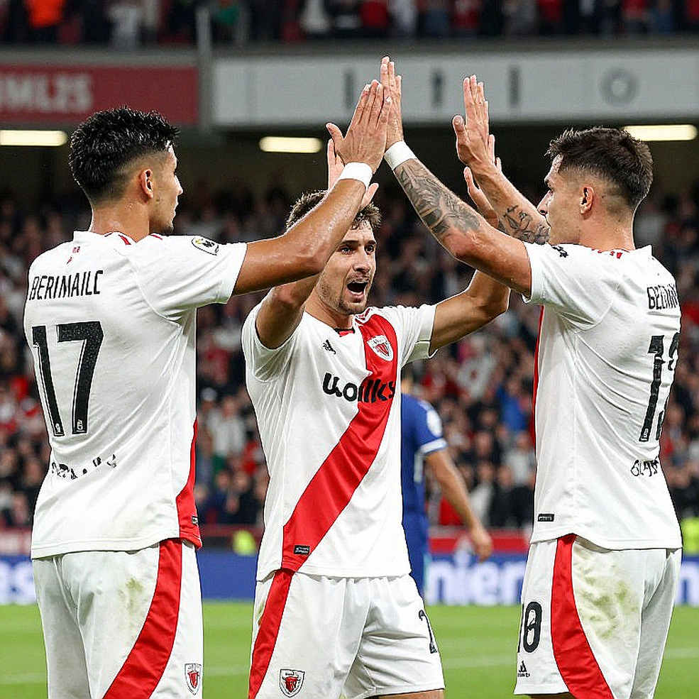 Ajax vs Excelsior: Míchel Drops the 5-1 Winners and Returns to His Trusted XI