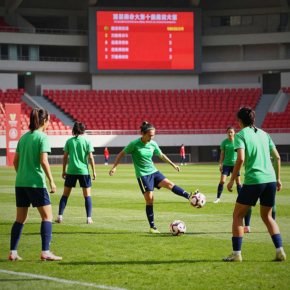 Diego Campillo và bài kiểm toán hàng thủ El Tri: Một sai số, hai cách đọc