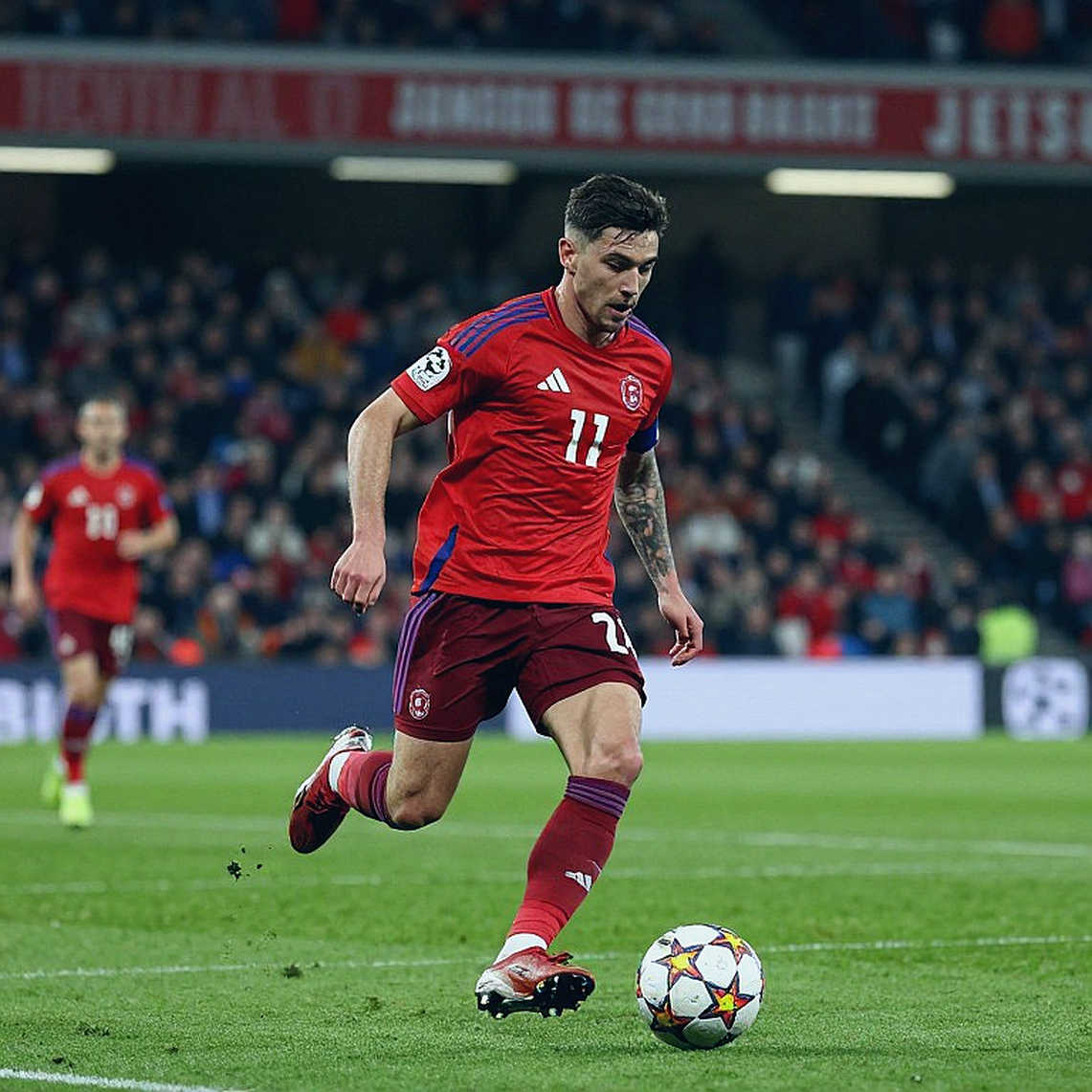 Một cửa sổ FIFA, hai mặt trận: cách tuyển Việt Nam và U23 chia nhau lực lượng