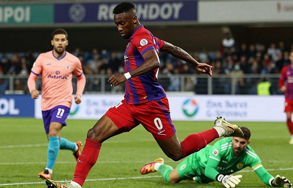 Khoảng trống dữ liệu của V.League: Chuyển nhượng Việt Nam định giá bằng gì?