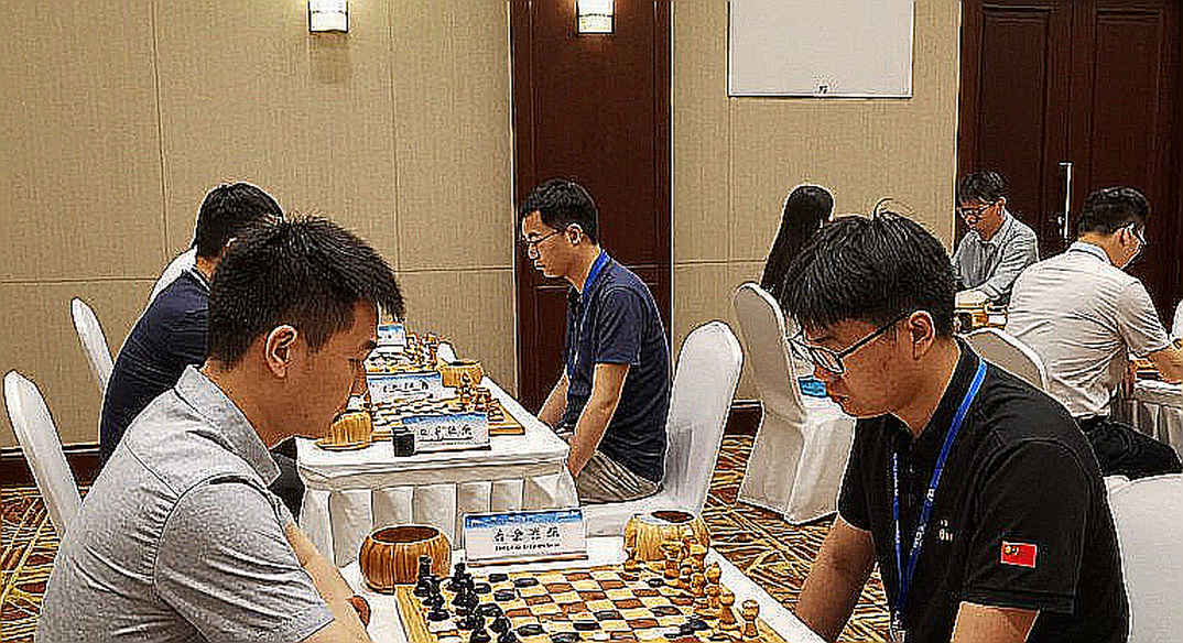 Khi HLV Misra nói hai học trò 'mạnh hơn thời vô địch Olympiad'